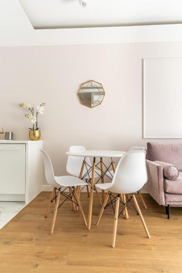 Apartament Mennica - Golden - Comfortable And Stylish Lägenhet *