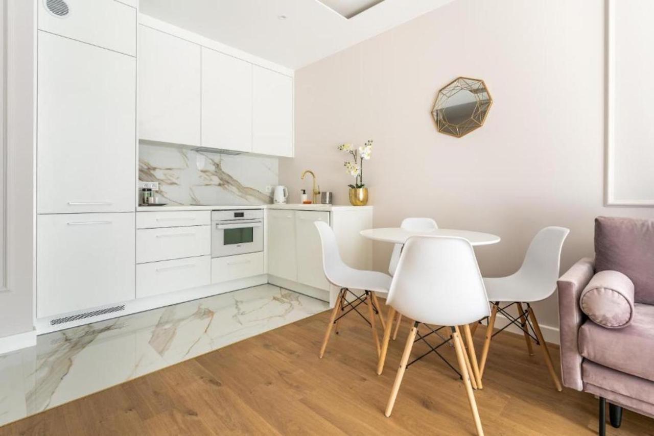 Apartament Mennica - Golden - Comfortable And Stylish * Warszawa
